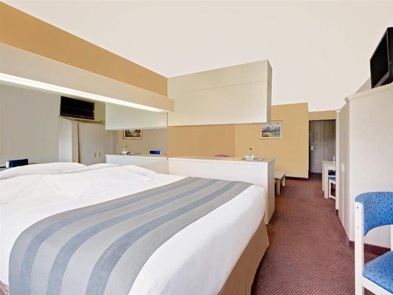 Microtel Inn & Suites By Wyndham Joplin Exterior foto